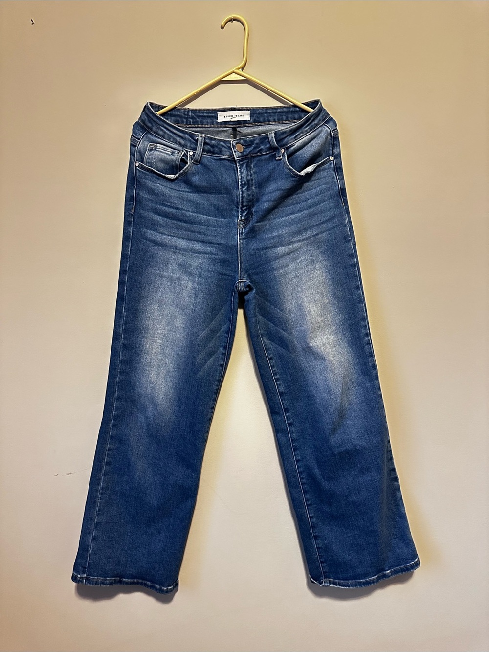 Risen Wide-Leg Jeans